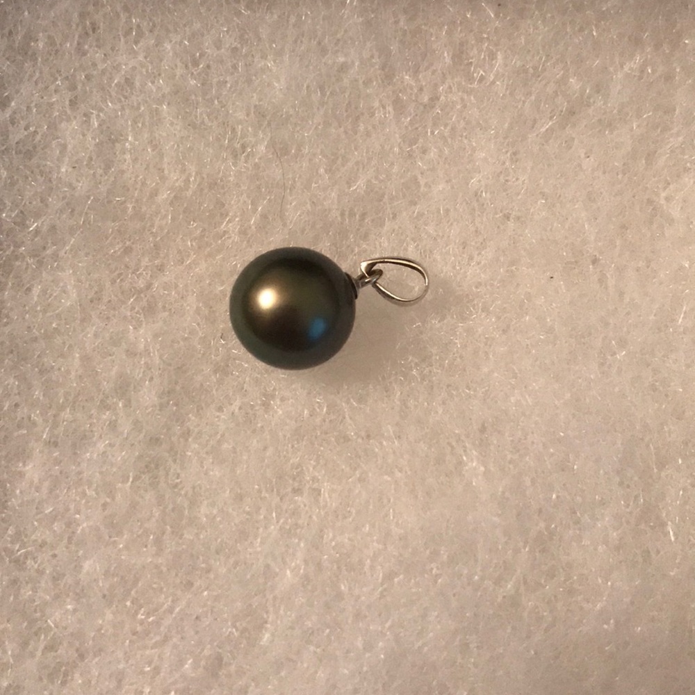 Authentic Black Tahiti Pearl